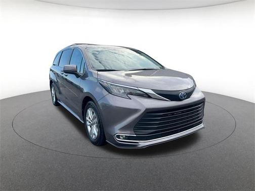 2024 Toyota Sienna XLE