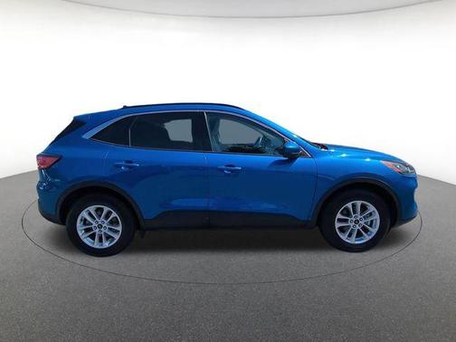 Velocity Blue Metallic 2020 Ford Escape SE