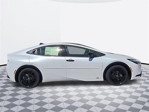 2025 Toyota Prius L