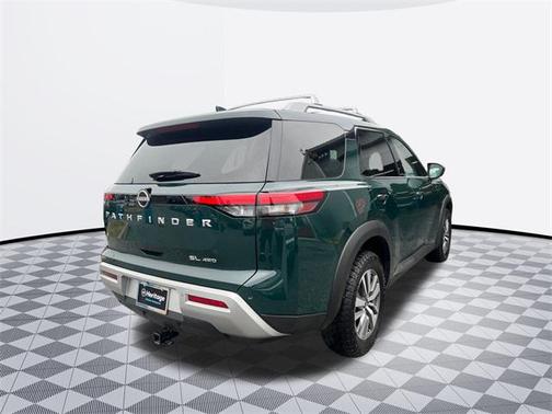 2023 Nissan Pathfinder SL 4WD