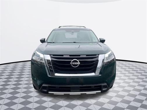 2023 Nissan Pathfinder SL 4WD