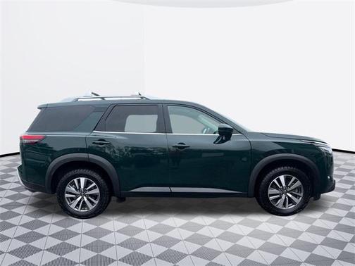 2023 Nissan Pathfinder SL 4WD