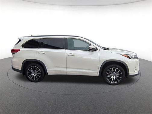 2017 Toyota Highlander SE