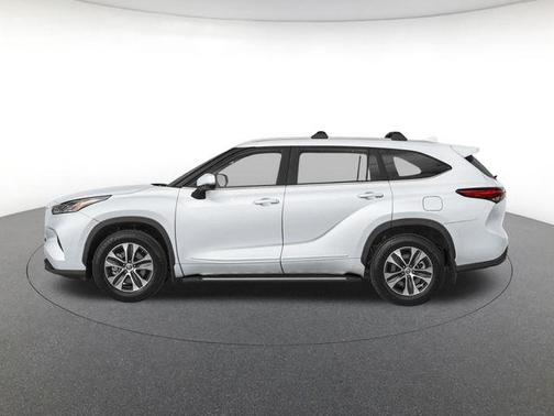 Pearl 2026 Toyota Highlander Hybrid XLE