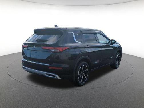 Black Diamond 2023 Mitsubishi Outlander SE