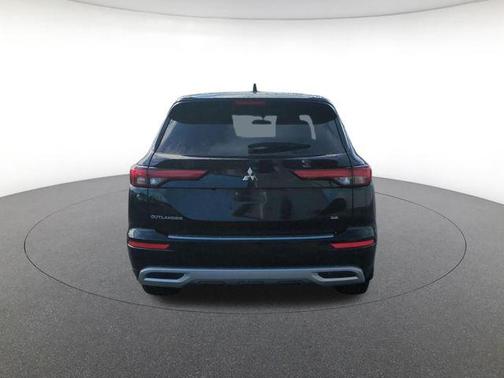 Black Diamond 2023 Mitsubishi Outlander SE