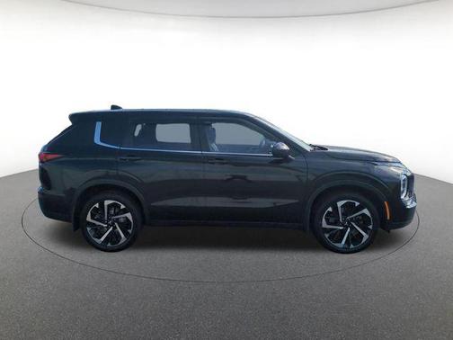 Black Diamond 2023 Mitsubishi Outlander SE