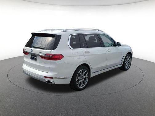 Alpine White 2022 BMW X7 xDrive40i