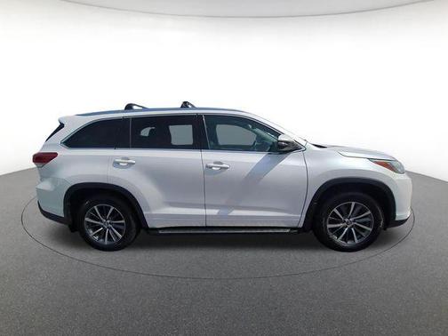 Blizzard Pearl 2017 Toyota Highlander XLE