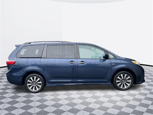 2020 Toyota Sienna XLE Premium