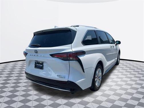 2024 Toyota Sienna Platinum 7 Passenger