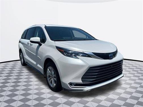 2024 Toyota Sienna Platinum 7 Passenger
