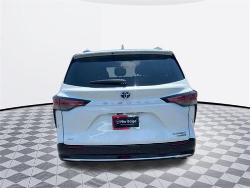 2024 Toyota Sienna Platinum 7 Passenger