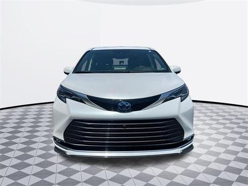 2024 Toyota Sienna Platinum 7 Passenger