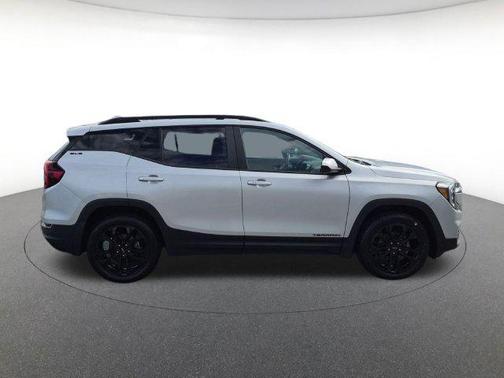 Quicksilver Metallic 2022 GMC Terrain SLE