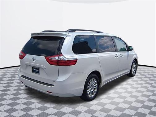 2017 Toyota Sienna XLE