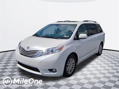 2017 Toyota Sienna XLE