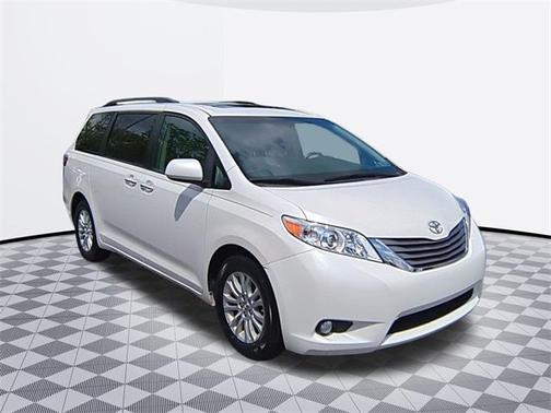 2017 Toyota Sienna XLE