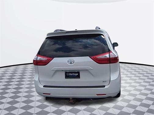 2017 Toyota Sienna XLE