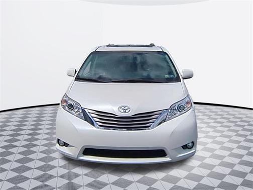 2017 Toyota Sienna XLE
