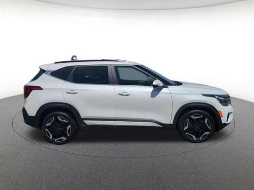 Snow White Pearl 2024 Kia Seltos SX Turbo