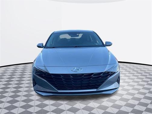 2022 Hyundai ELANTRA SE