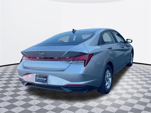 2022 Hyundai ELANTRA SE