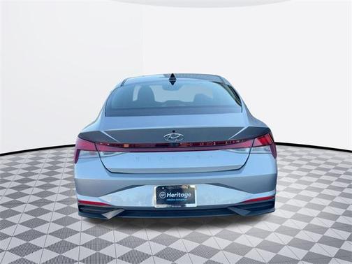 2022 Hyundai ELANTRA SE