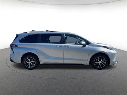 2024 Toyota Sienna Platinum 7 Passenger