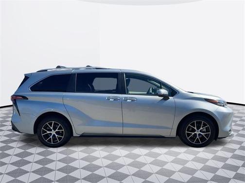 2024 Toyota Sienna Platinum 7 Passenger
