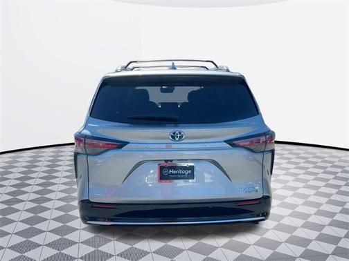 2024 Toyota Sienna Platinum 7 Passenger