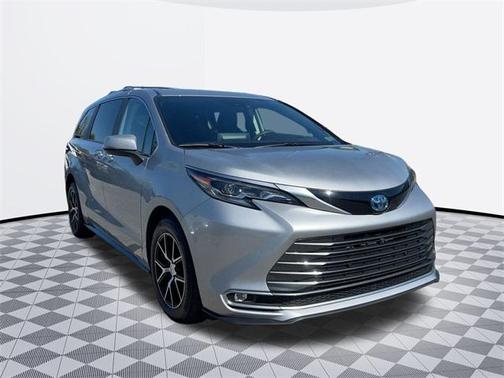 2024 Toyota Sienna Platinum 7 Passenger
