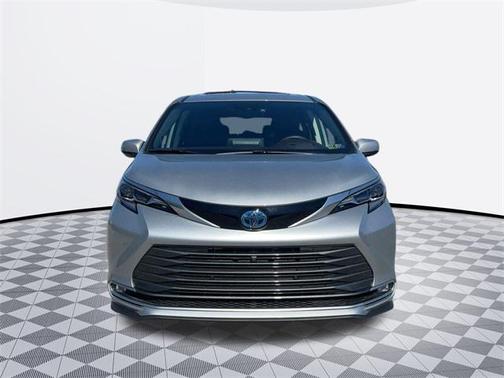 2024 Toyota Sienna Platinum 7 Passenger