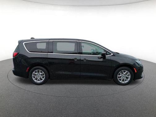Brilliant Black Clearcoat 2023 Chrysler Voyager LX