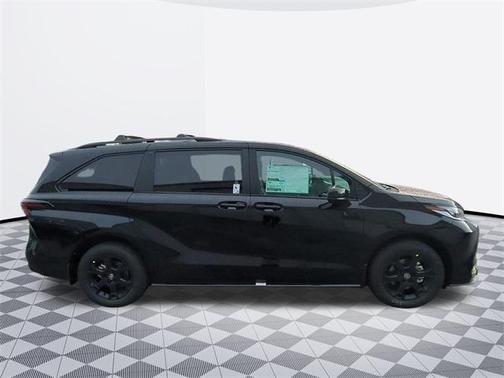 2025 Toyota Sienna Woodland Edition