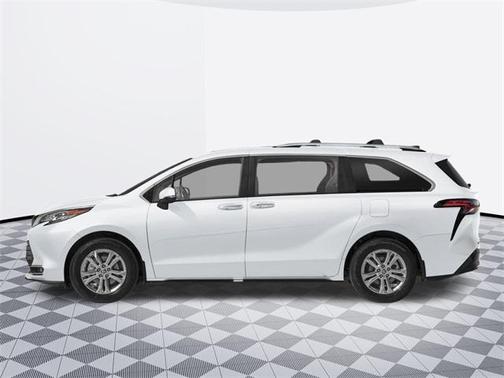 2025 Toyota Sienna Platinum 7 Passenger
