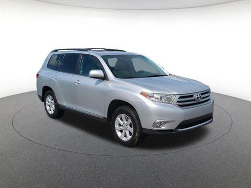 Classic Silver Metallic 2012 Toyota Highlander SE