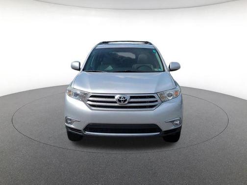 Classic Silver Metallic 2012 Toyota Highlander SE