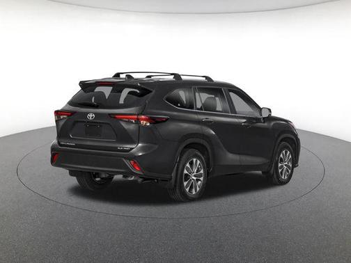 Midnight Black Metallic 2026 Toyota Highlander XLE