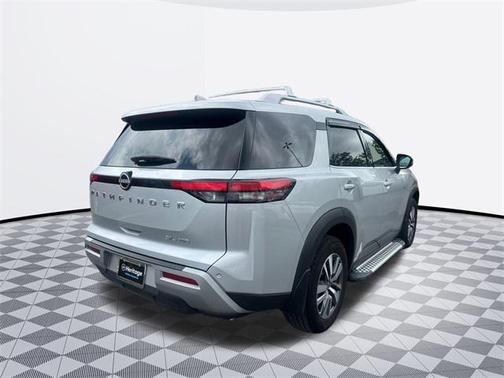 2023 Nissan Pathfinder SL 4WD