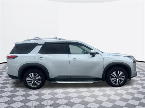 2023 Nissan Pathfinder SL 4WD