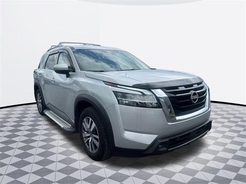 2023 Nissan Pathfinder SL 4WD