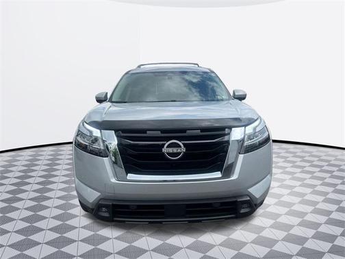 2023 Nissan Pathfinder SL 4WD
