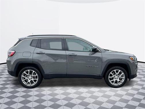 2023 Jeep Compass Latitude Lux