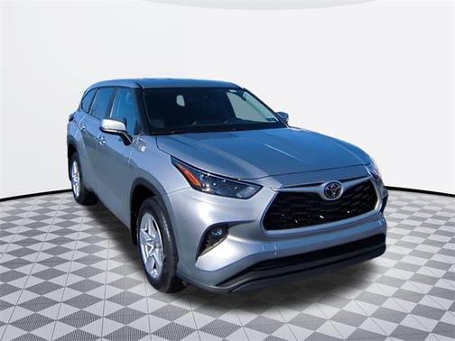 2024 Toyota Highlander LE