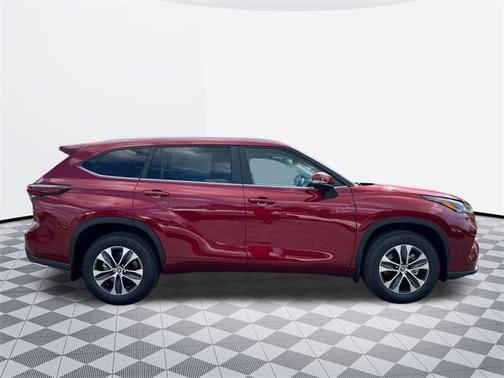 2025 Toyota Highlander XLE