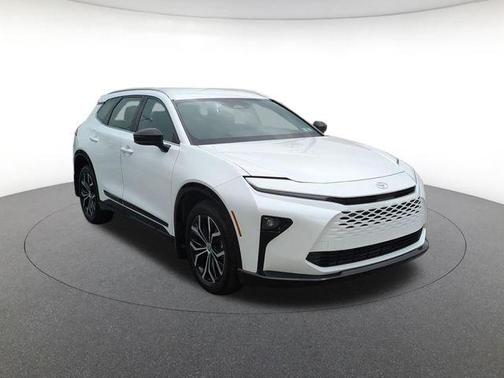 Oxygen White 2025 Toyota Crown Signia XLE