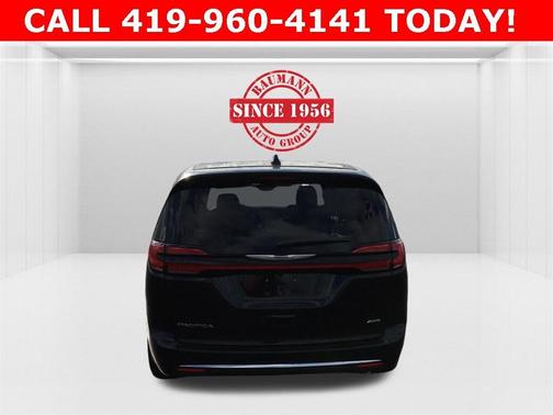 2026 Chrysler Pacifica Select AWD