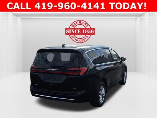 2026 Chrysler Pacifica Select AWD