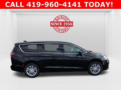 2026 Chrysler Pacifica Select AWD